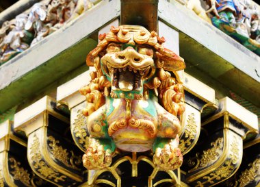 Çince ejderha heykeli