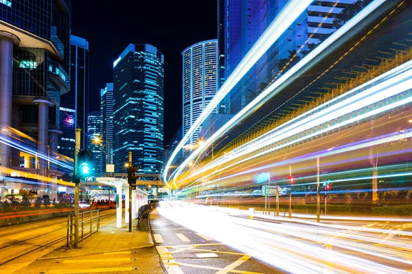 Hong kong met verkeer trail — Stockfoto