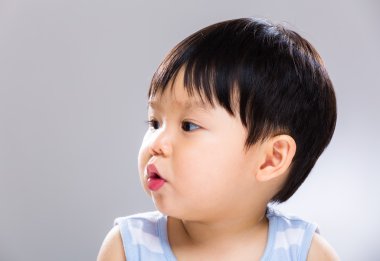 erkek bebek öpüşme