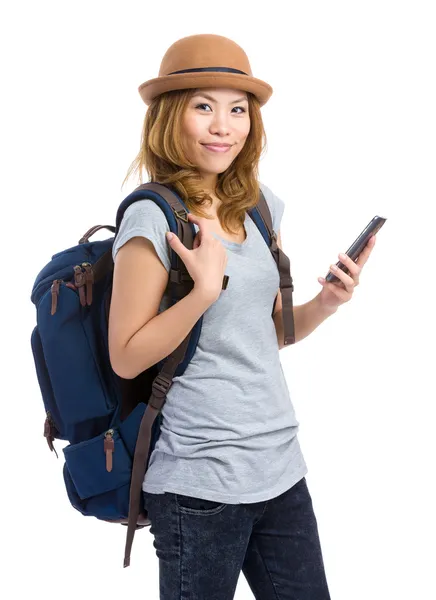Traveler use mobile phone — Stock Photo, Image
