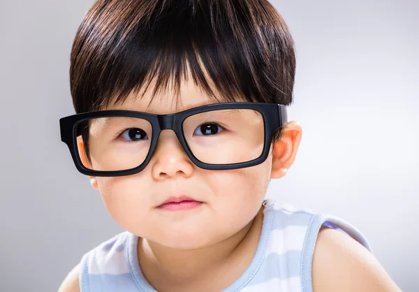 Junge trägt Brille — Stockfoto