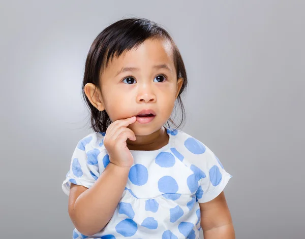 Menina bebê dedo toque boca — Fotografia de Stock