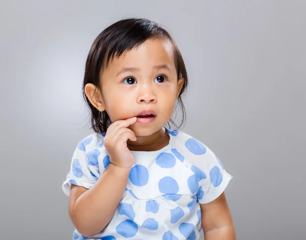 Baby meisje vinger touch mond — Stockfoto