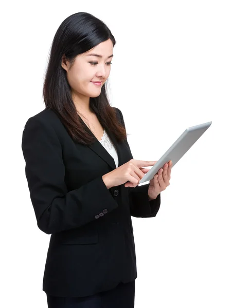 Zakelijke vrouw gebruik Tablet PC — Stockfoto