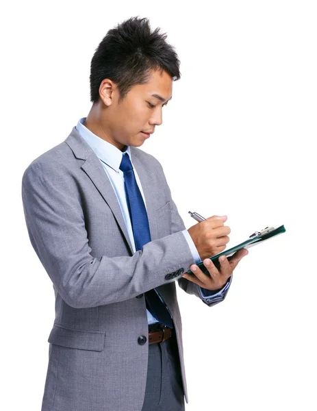 Hombre de negocios escribir en portapapeles — Foto de Stock