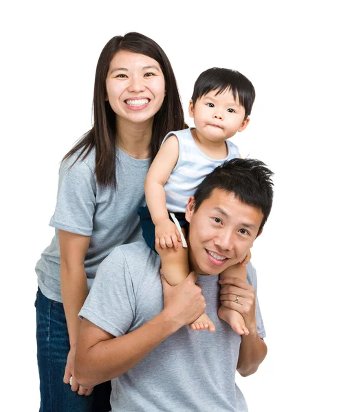 Familia feliz con bebé hijo — Foto de Stock