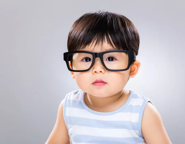 Lindo bebé con gafas — Foto de Stock