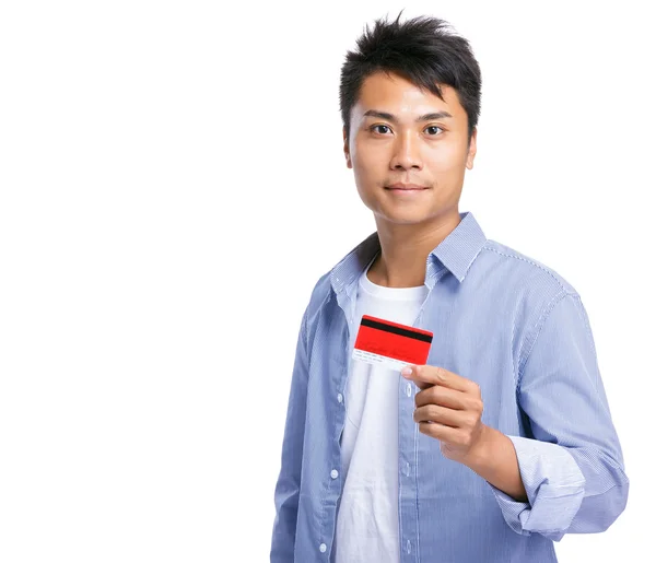 Homem mostrar cartão de crédito — Fotografia de Stock