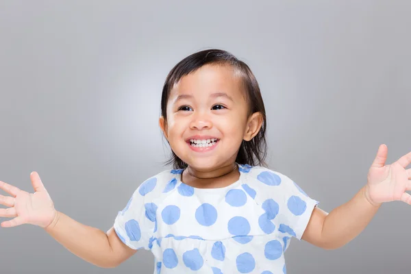 Kleines Mädchen klatscht — Stockfoto