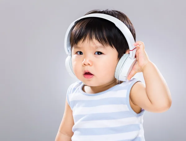 Baby ascolta la musica — Foto Stock