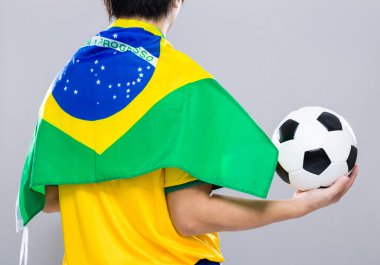 sportman backview Brezilya bayrağı ile aşınma ve futbol tutun