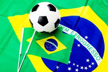 Brezilya bayrağı ve futbol topu