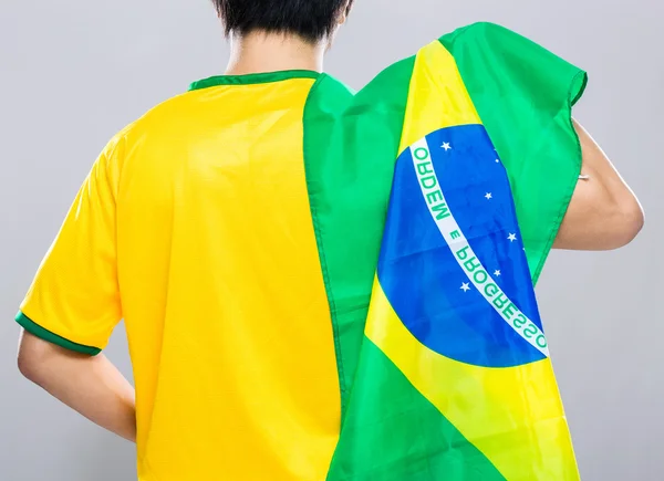 Apoiante de futebol brasileiro segura com bandeira do Brasil — Fotografia de Stock