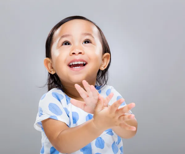 Little girl clap hand and look up — Stock Photo, Image