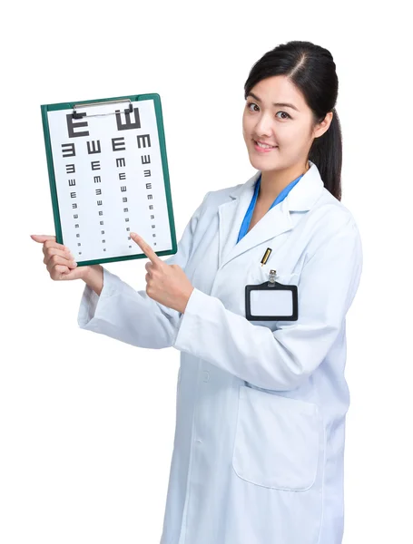 Female doctor hold with eye chart — Stock Photo, Image