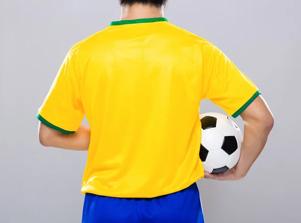 Brasil jugador de fútbol celebrar pelota de fútbol — Foto de Stock