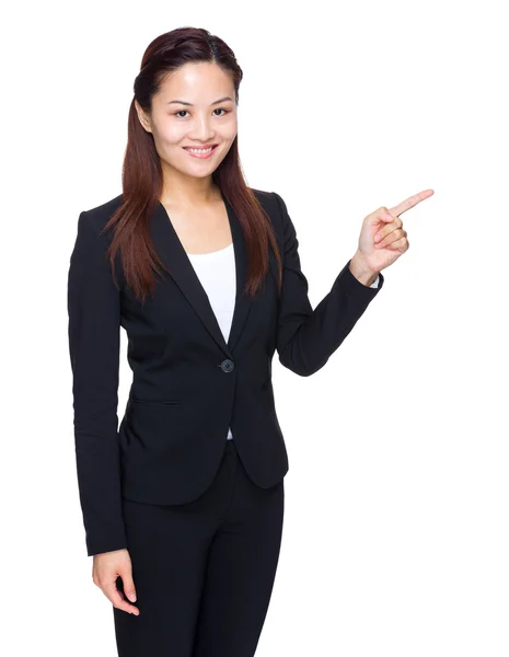 Aziatische zakelijke vrouw vinger punt opzij — Stockfoto