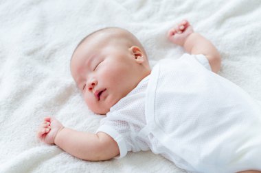 Yeni doğan bebek uyku