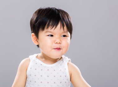 küçük çocuk yapmak komik surat