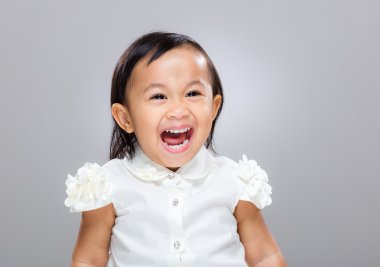 küçük kız çığlık