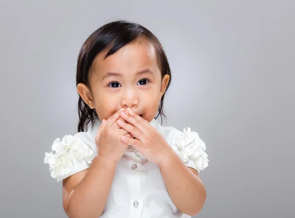 Bebé multiracial guarda silencio — Foto de Stock