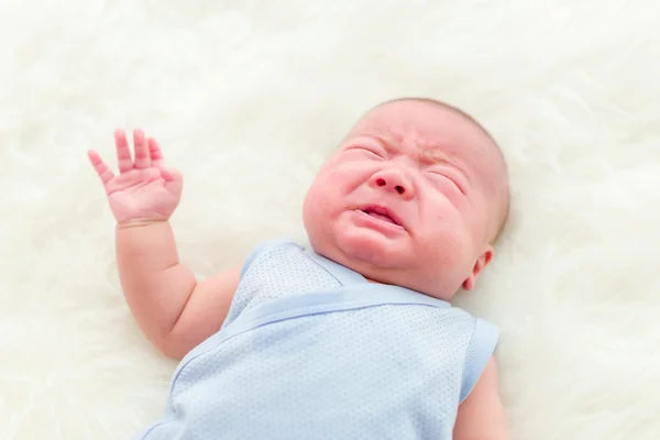 Choro de bebê recém-nascido — Fotografia de Stock