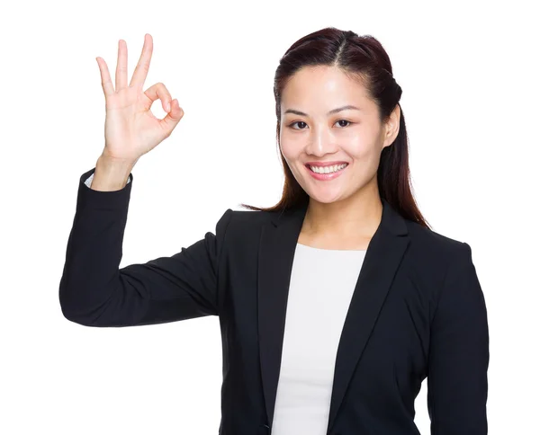 Business woman showing OK hand sign — Stock Photo, Image