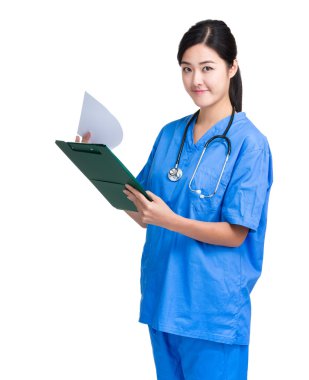 kadın doktor pano ile