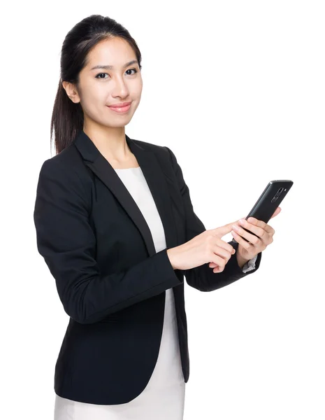 Mujer de negocios utilizar el teléfono móvil —  Fotos de Stock