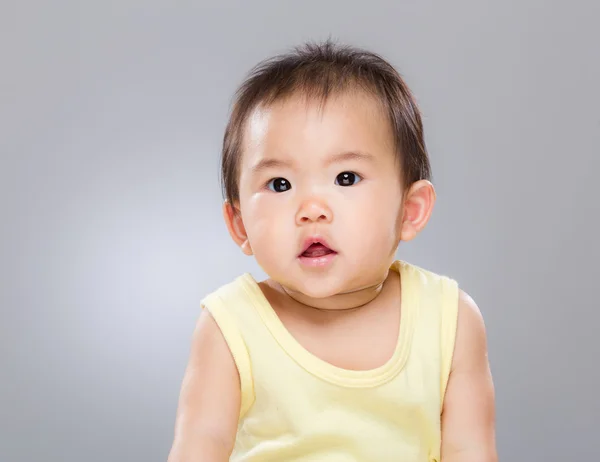 Asiatiska baby flicka stående — Stockfoto