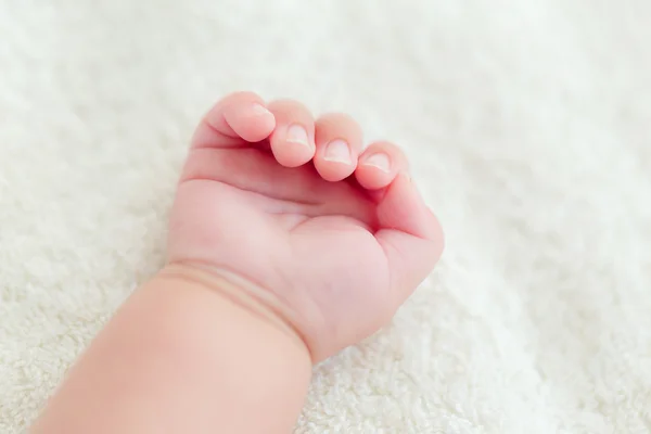 Mano de bebé recién nacido —  Fotos de Stock