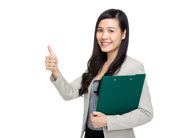 Mujer de negocios con portapapeles y pulgar hacia arriba — Foto de Stock