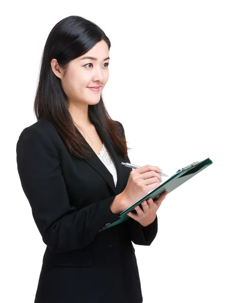 Asian business woman take note on clipboard — Stock Photo, Image