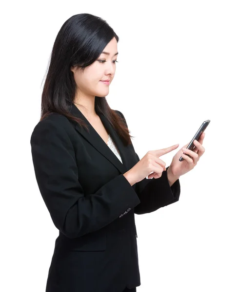Biznes kobieta palcem dotknąć na telefon komórkowy — Zdjęcie stockowe