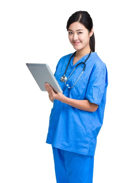 Asian female doctor use tablet — Stock Photo, Image