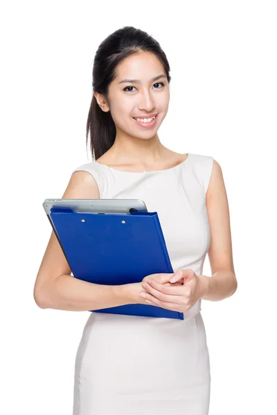 Asian woman hold with clipboard and laptop computer — Stock Photo, Image