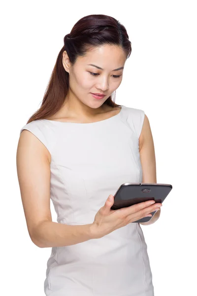 Business woman look at tablet — Stock Photo, Image