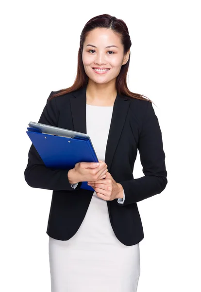 Asian business woman with clipboard and laptop computer — Stock Photo, Image