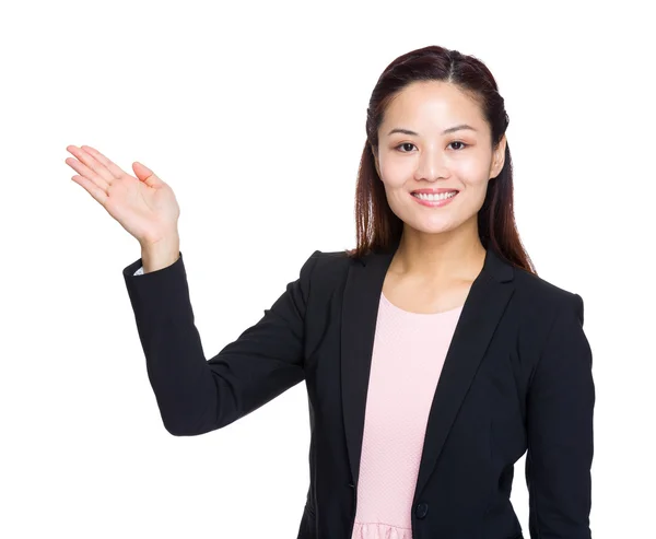 Asian businesswoman with open hand palm — Stockfoto