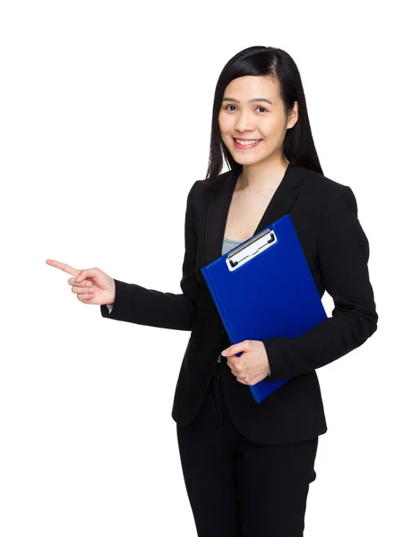 Asian business woman with clipboard and finger point out — Stock Photo, Image