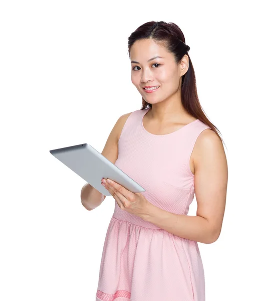 Sujetar mujer con tablet digital —  Fotos de Stock