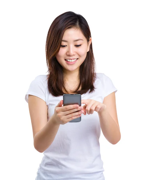 Asiatico donna toccare su cellulare — Foto Stock