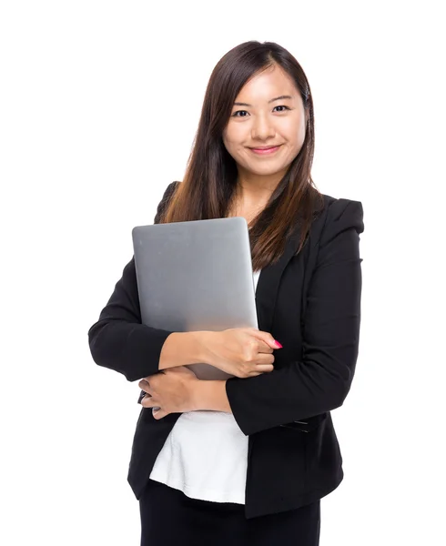 Mujer de negocios asiática con ordenador portátil — Foto de Stock