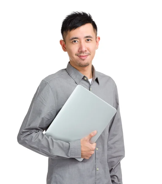 Aziatische man met laptopcomputer — Stockfoto