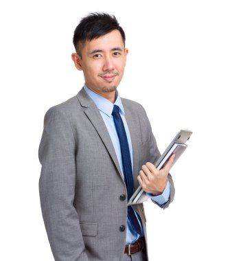 Dizüstü bilgisayarı olan iş adamı