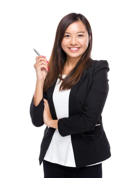 Affärskvinna håller med penna — Stockfoto