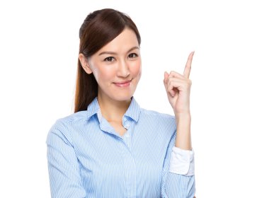 Genç Asyalı iş kadını beyaz zemin üzerine