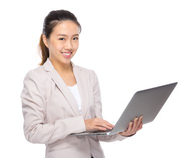 Asya iş kadını kullanmak laptop