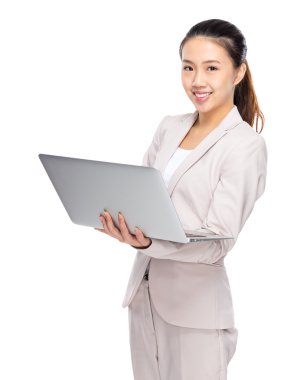 Asya iş kadını kullanmak laptop