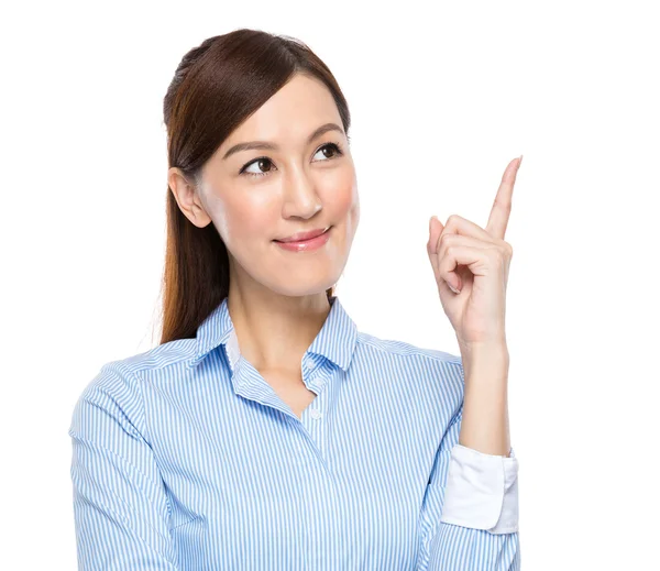 Asiatische Geschäftsfrau zeigt vereinzelt mit dem Finger nach oben — Stockfoto